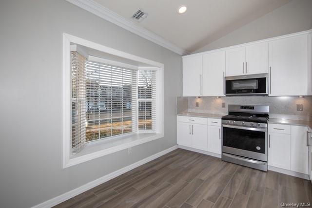 Foto del edificio - 46 Village Green Dr