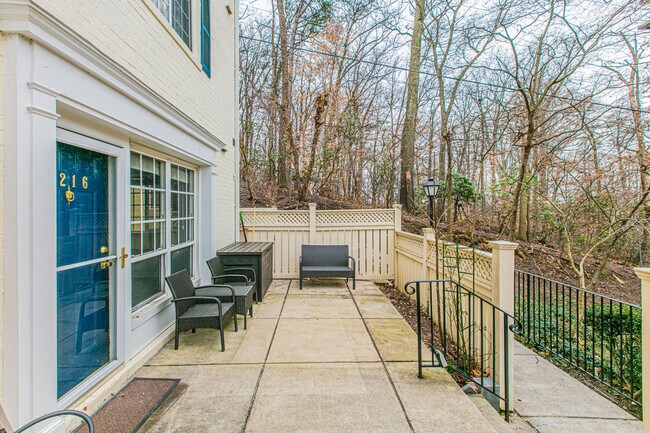Building Photo - 5216 Maris Ave