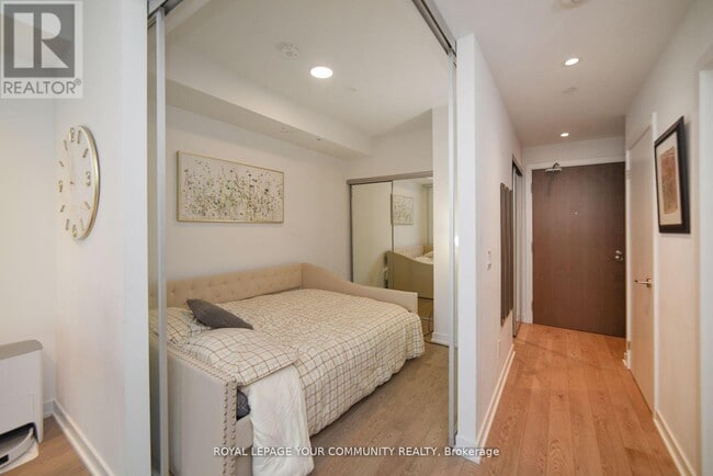 Building Photo - 1928 Lake Shore Blvd W