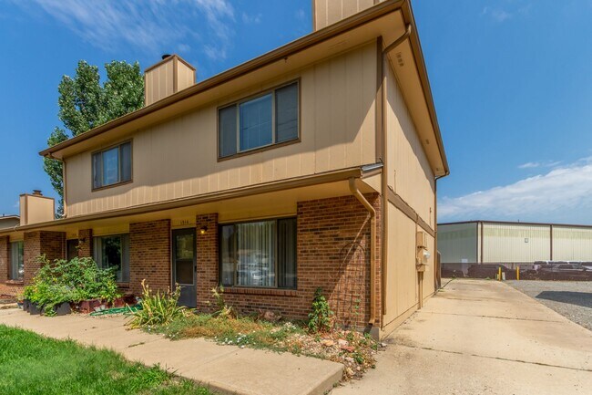 Building Photo - 1316 Holly Ave