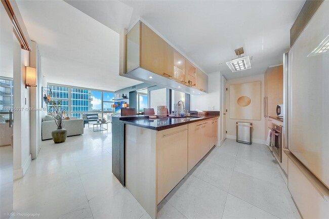 Building Photo - 6801 Collins Ave