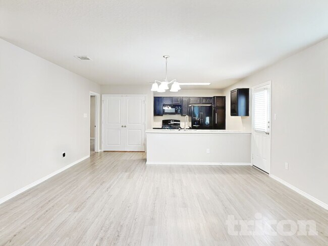 Foto del edificio - 7419 Coral Bells Ct