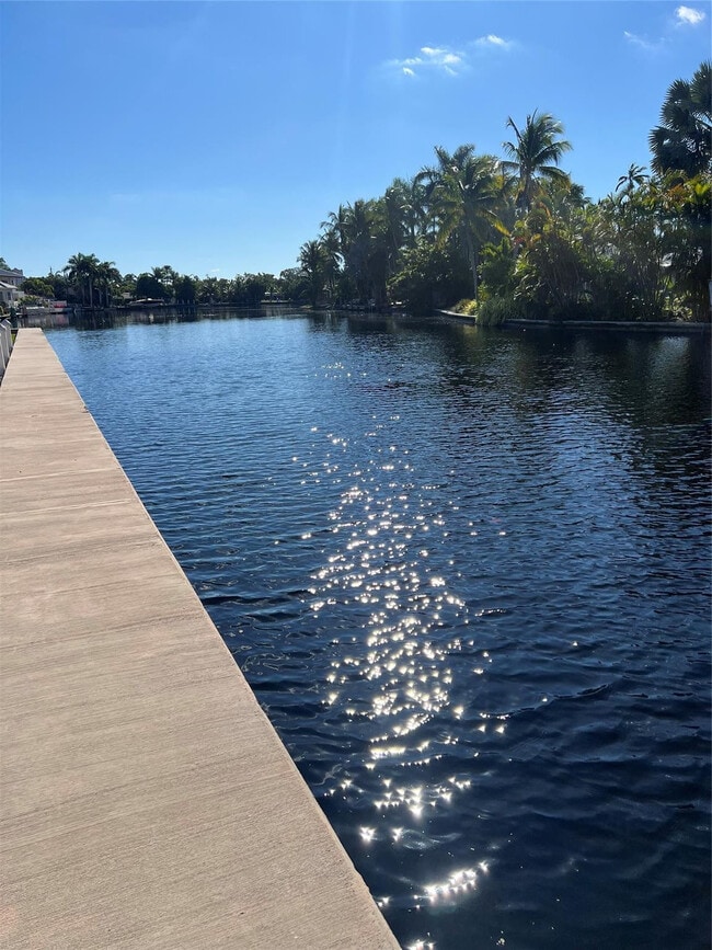 Building Photo - 1814 E Oakland Park Blvd