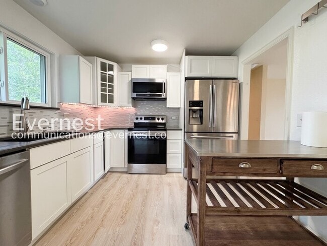Building Photo - 9225 Clermont Dr