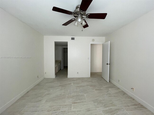 Building Photo - 9701 Westview Dr