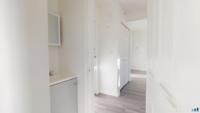 Building Photo - 666 Main St