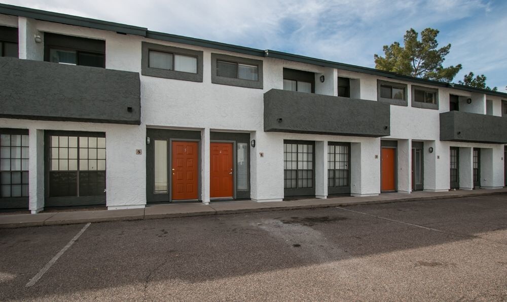Primary Photo - 419 W 7th St