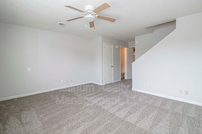Foto del edificio - 814 Golf View Pl