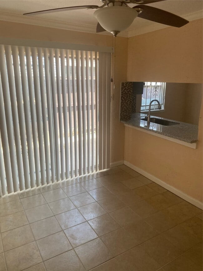 Foto del edificio - 9350 Country Creek St