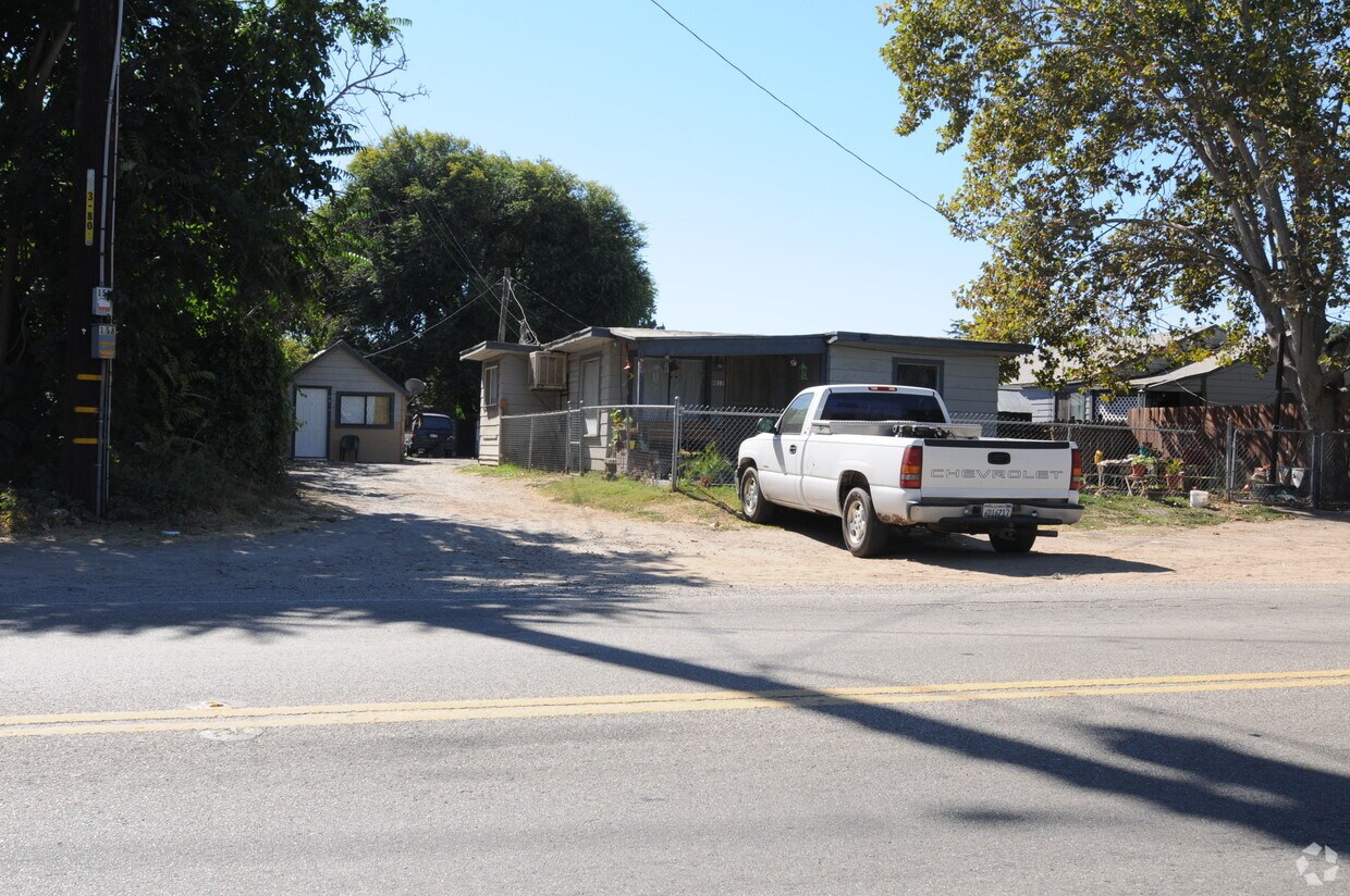 Foto del edificio - 8012-8024 S Ash St