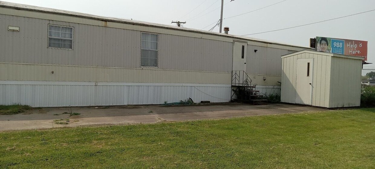 Building Photo - 406 Mobile Ln