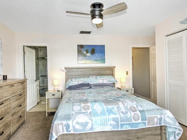 Foto del edificio - 4803 SW Santa Barbara Ct