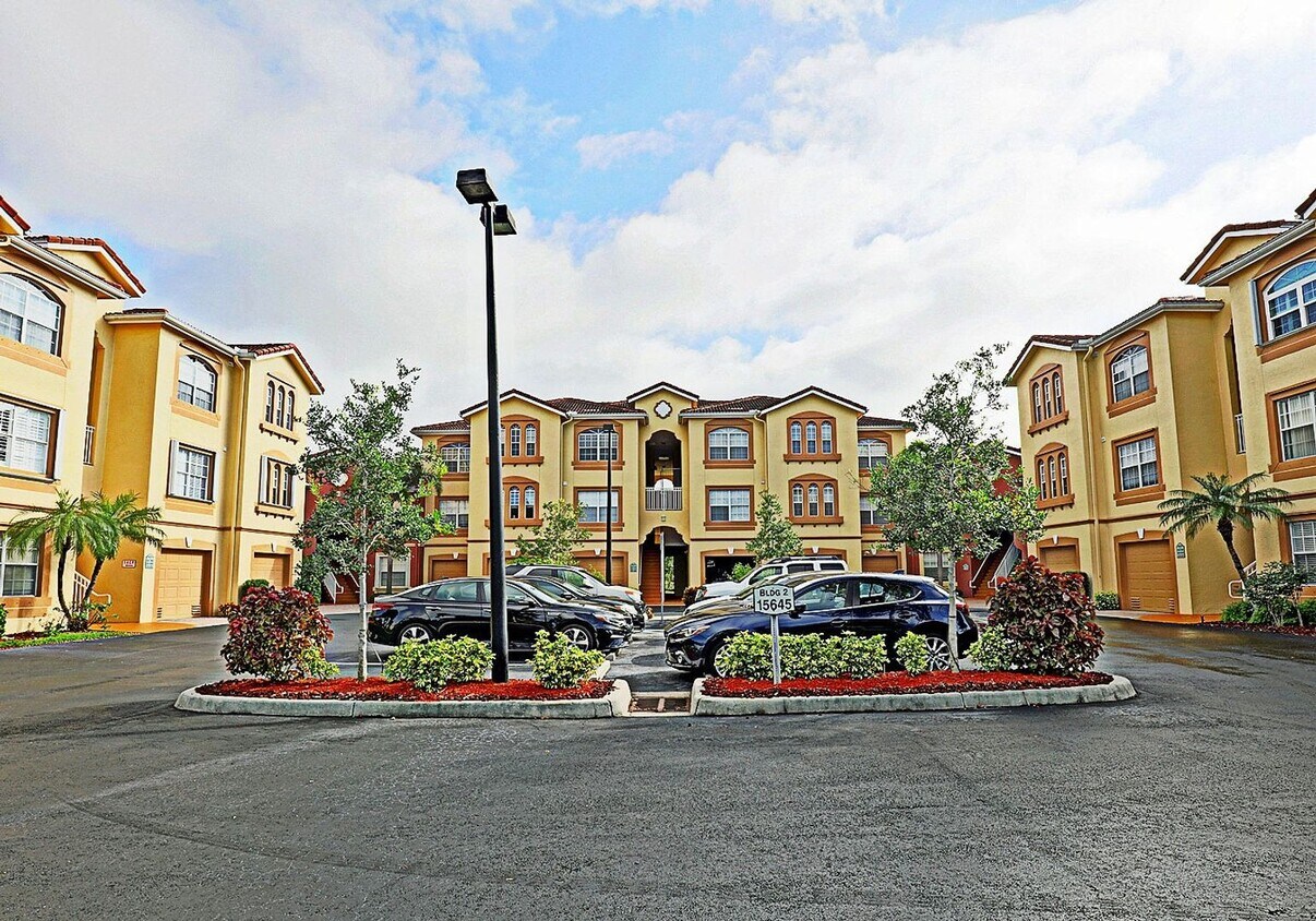 Primary Photo - The Gardens at Beachwalk 15645-116
