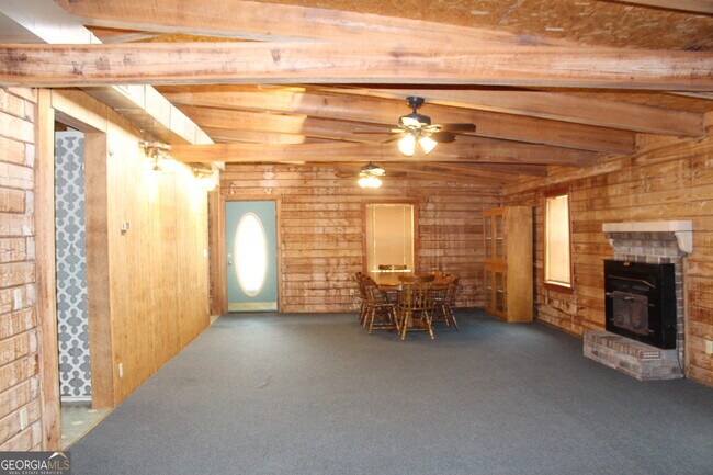 Foto del edificio - 663 W C Hodges Rd