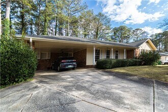 Building Photo - 2449 Midvale Ct