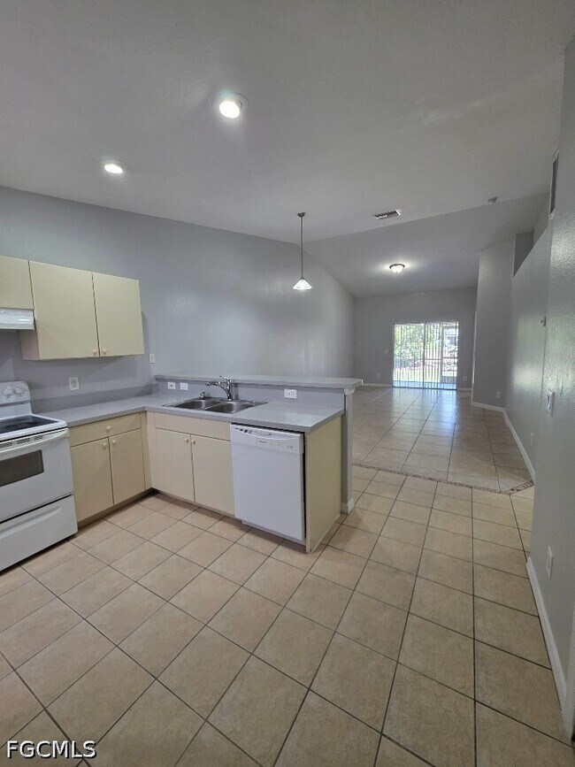 Foto del edificio - 2419 Joe Ave S