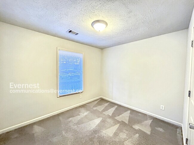 Building Photo - 3750 Greenbrook Dr