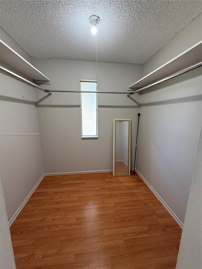 Foto del edificio - 2125 NW 57th Ave