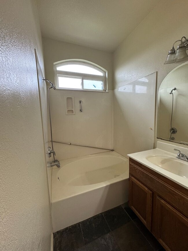 Foto del edificio - Ready to Move? Pet Friendly