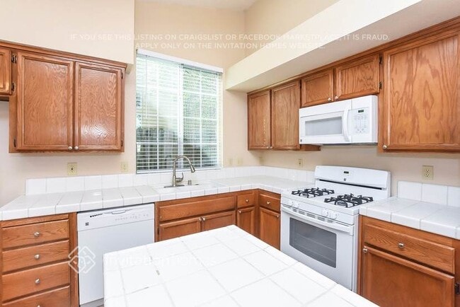 Building Photo - 8441 Solitude Ct