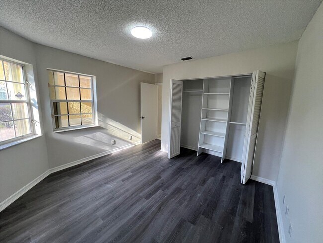 Building Photo - 10361 Buena Ventura Dr