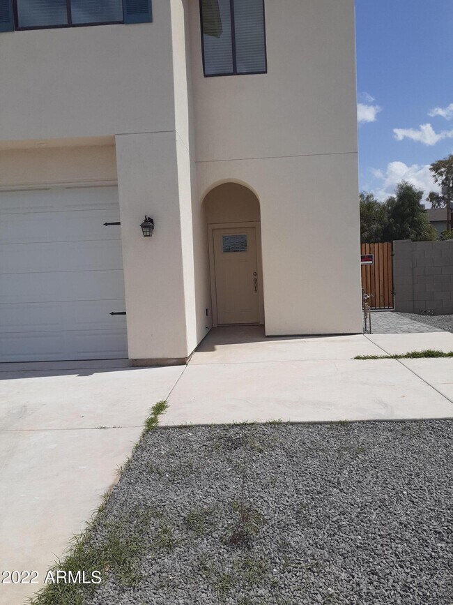 Building Photo - 16075 N 30th St