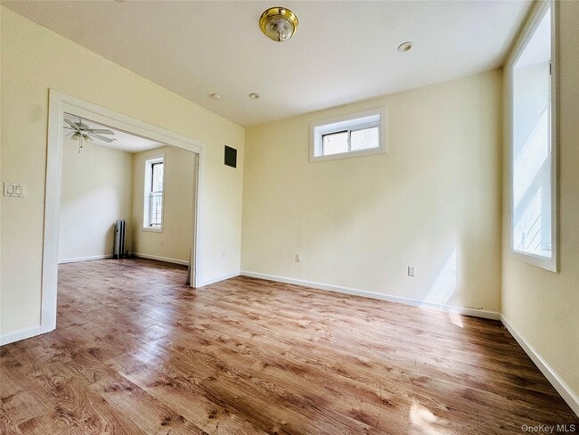Building Photo - 279 Schaefer St
