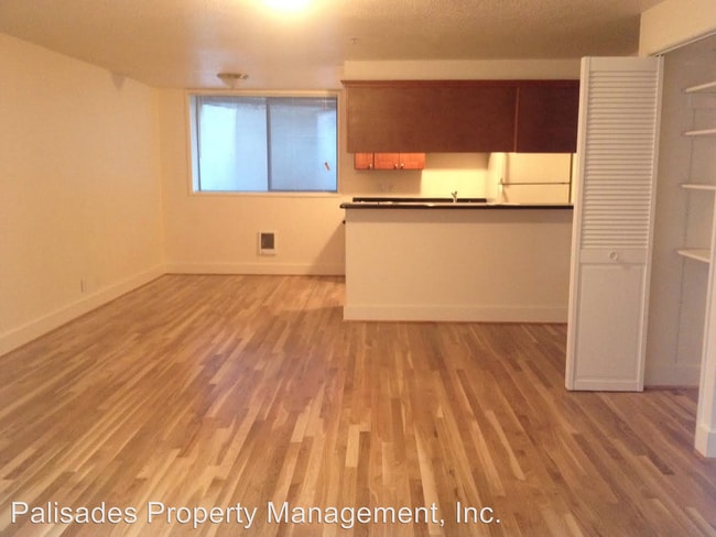 Building Photo - 426 NE 75th Ave