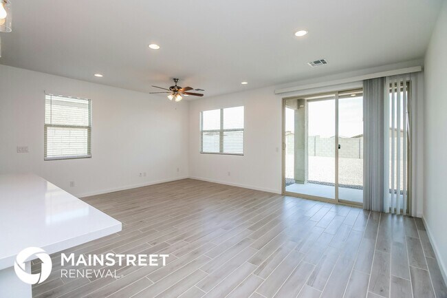 Building Photo - 4576 Stonecrop Dr