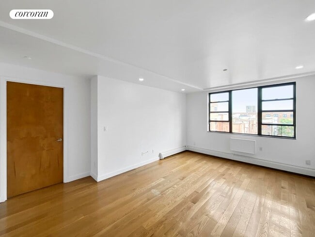 Foto del edificio - 1405 Fifth Avenue 8B