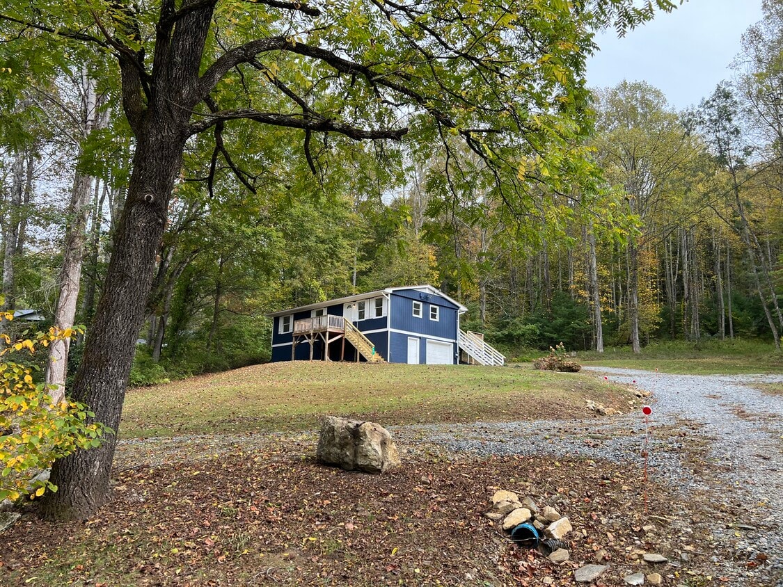 Primary Photo - 54 Sam King Rd