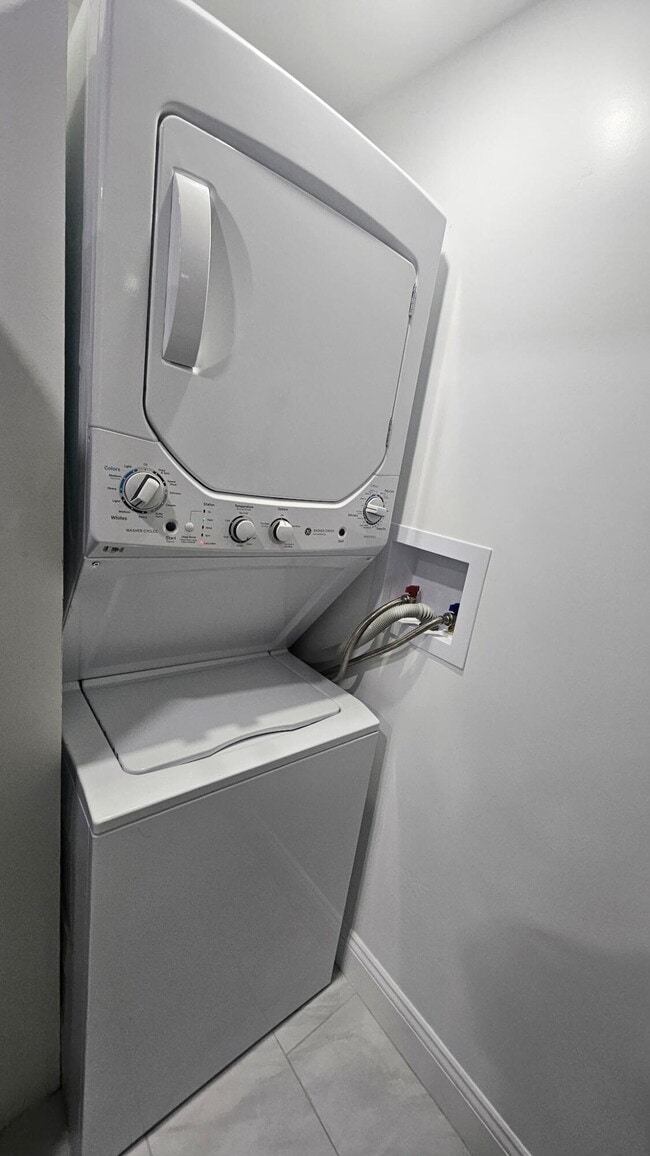 Building Photo - 412 SE 21st Ave