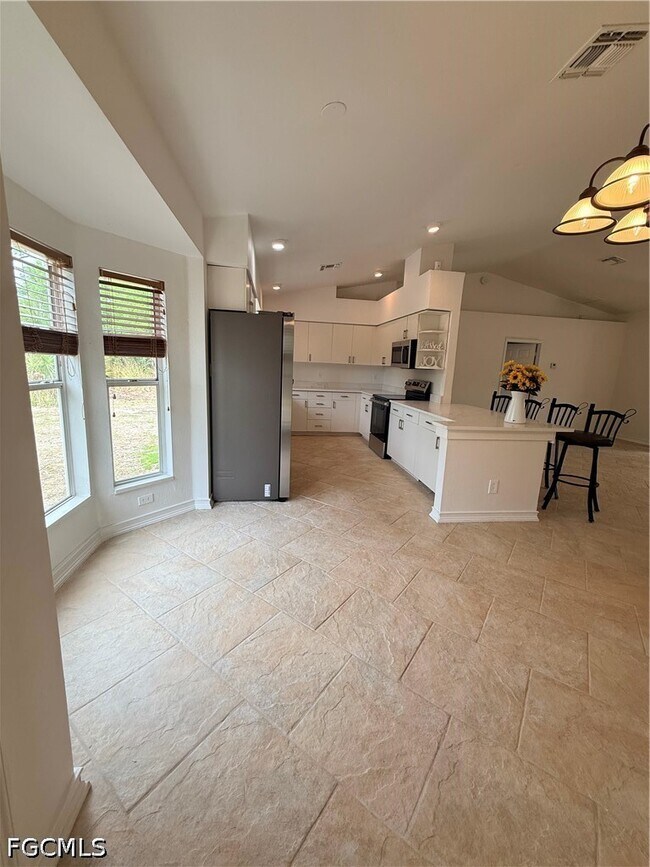 Foto del edificio - 1371 14th Ave NE