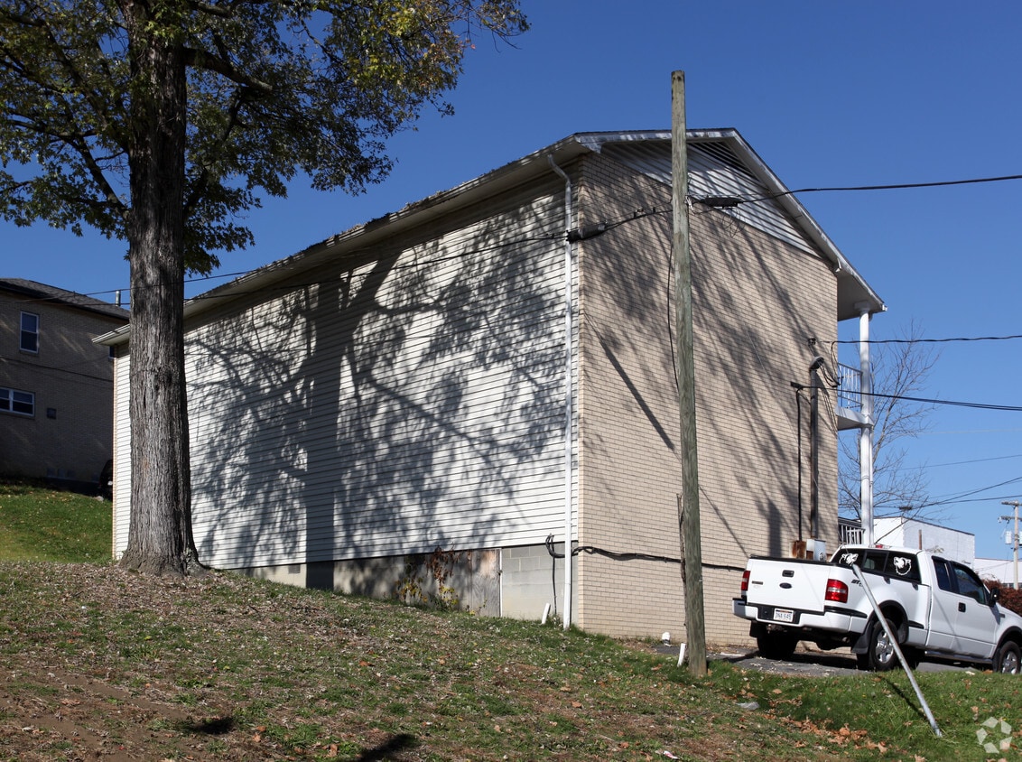 Building Photo - 824 Gaston Ave