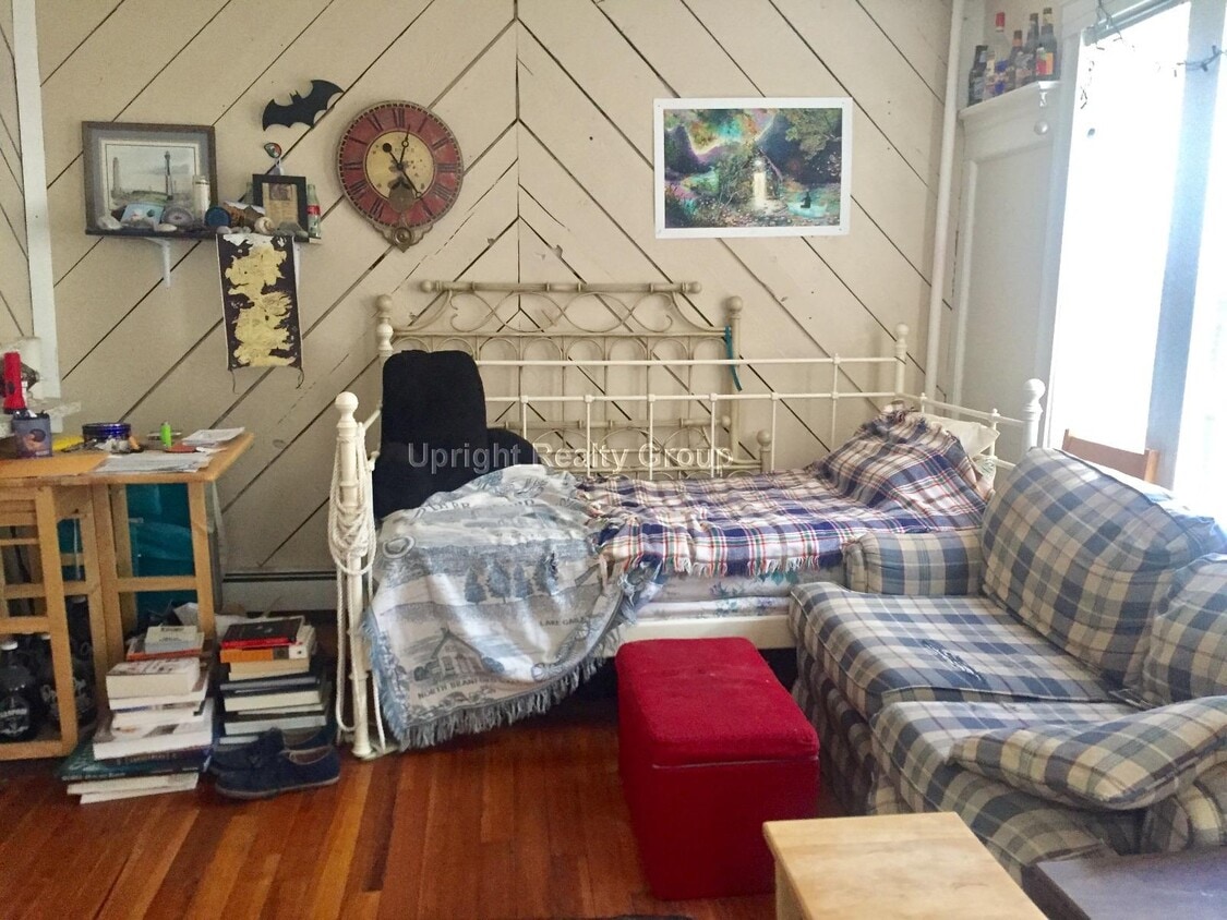 Primary Photo - Trident Street Apartment in Winthrop
