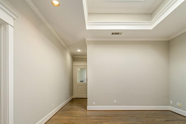 Building Photo - 4038 Lemmon Ave