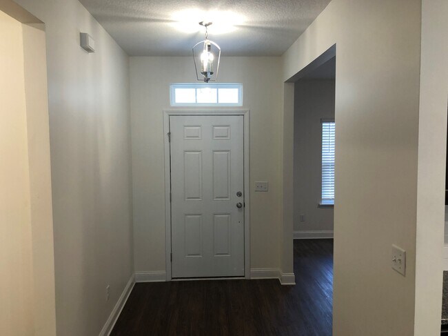 Foto del edificio - 3150 Creek Village Ln