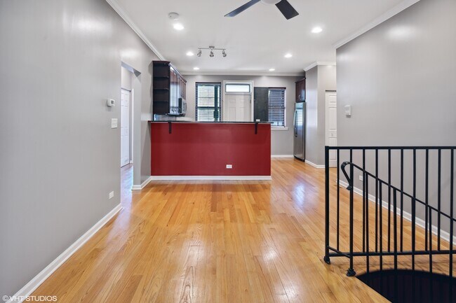 Foto del edificio - 3405 N Harding Ave