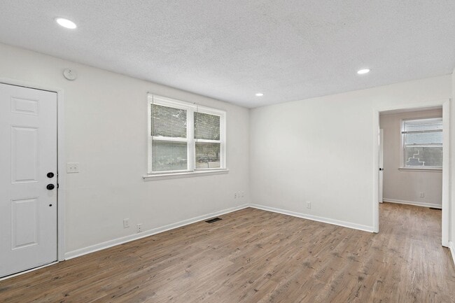 Building Photo - 1541 Cherry Tree Dr