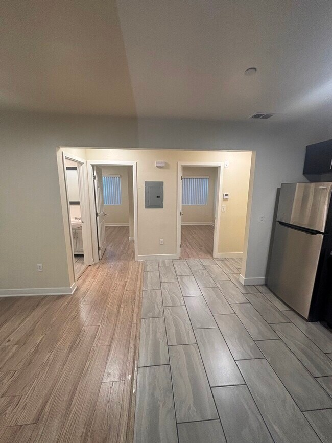 Foto del edificio - 329 1/2 E Gage Ave