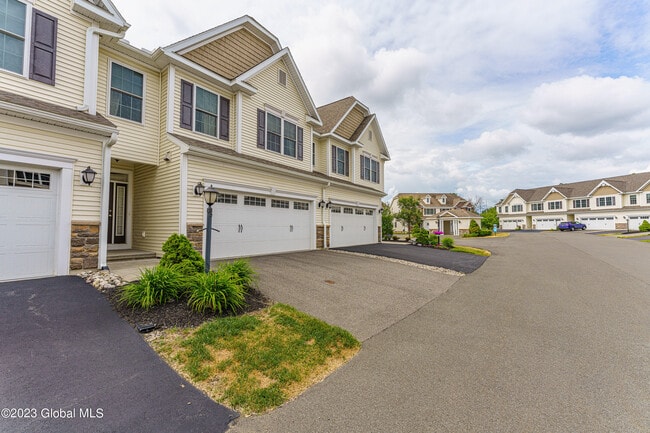 Building Photo - 11 Andriana Ln