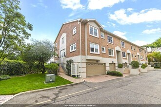 Building Photo - 6 Grand Cove Way