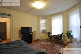 Building Photo - 131 Park Dr