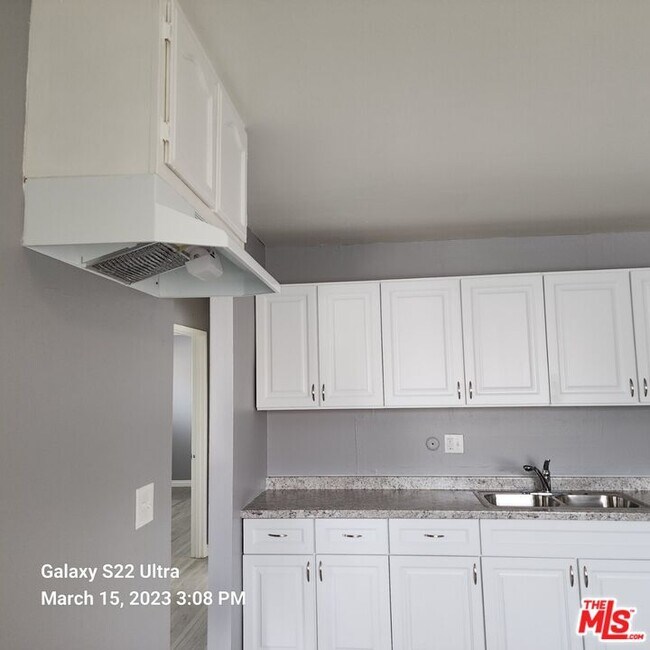 Foto del edificio - 343 E 53rd St