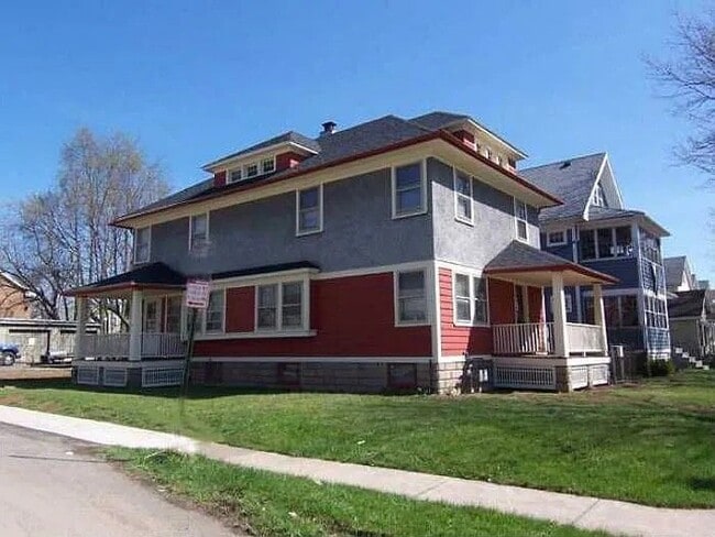 Building Photo - 186 Spruce Ave