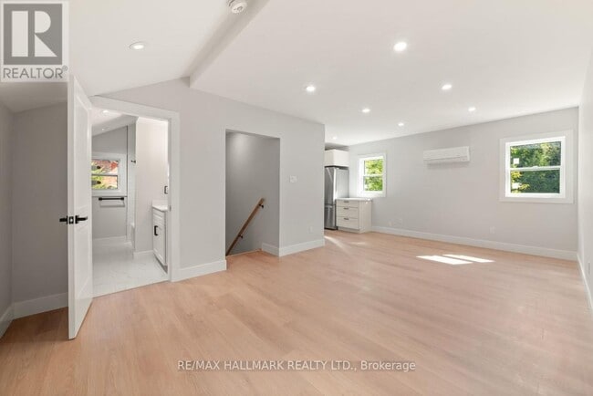 Building Photo - 124 Colborne St