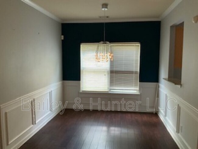 Building Photo - 473 Mulberry Row