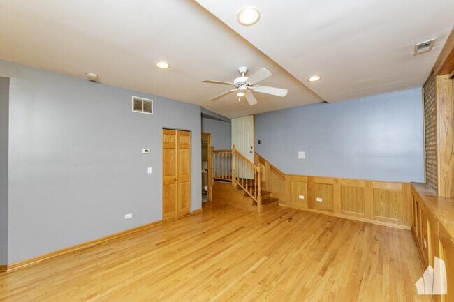 Foto del edificio - 2 bedroom in Chicago IL 60615