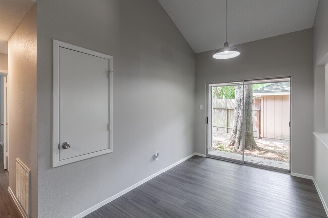Building Photo - 3118 Lucida Ln