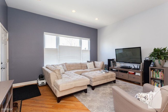 Building Photo - 944 N Noble St